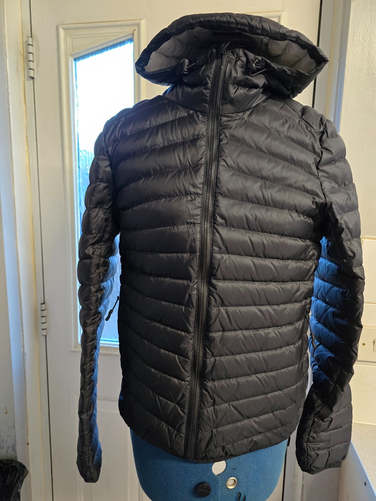 SUPERDRY  CORE DOWN HOODED JACKET BLACK    UK 8