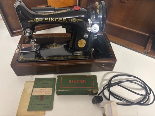 Singer Sewing Machine 99K 1935 With Original Manual & Case + Extras - Picture 14 of 24