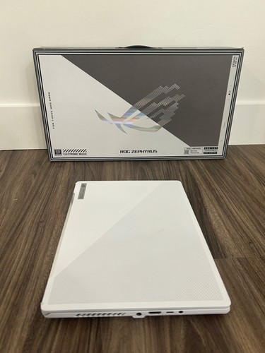 ASUS ROG Zephyrus 14" (512GB SSD, AMD Ryzen 9 7000 Series, 5.20 GHz, 16GB)... - Picture 3 of 5