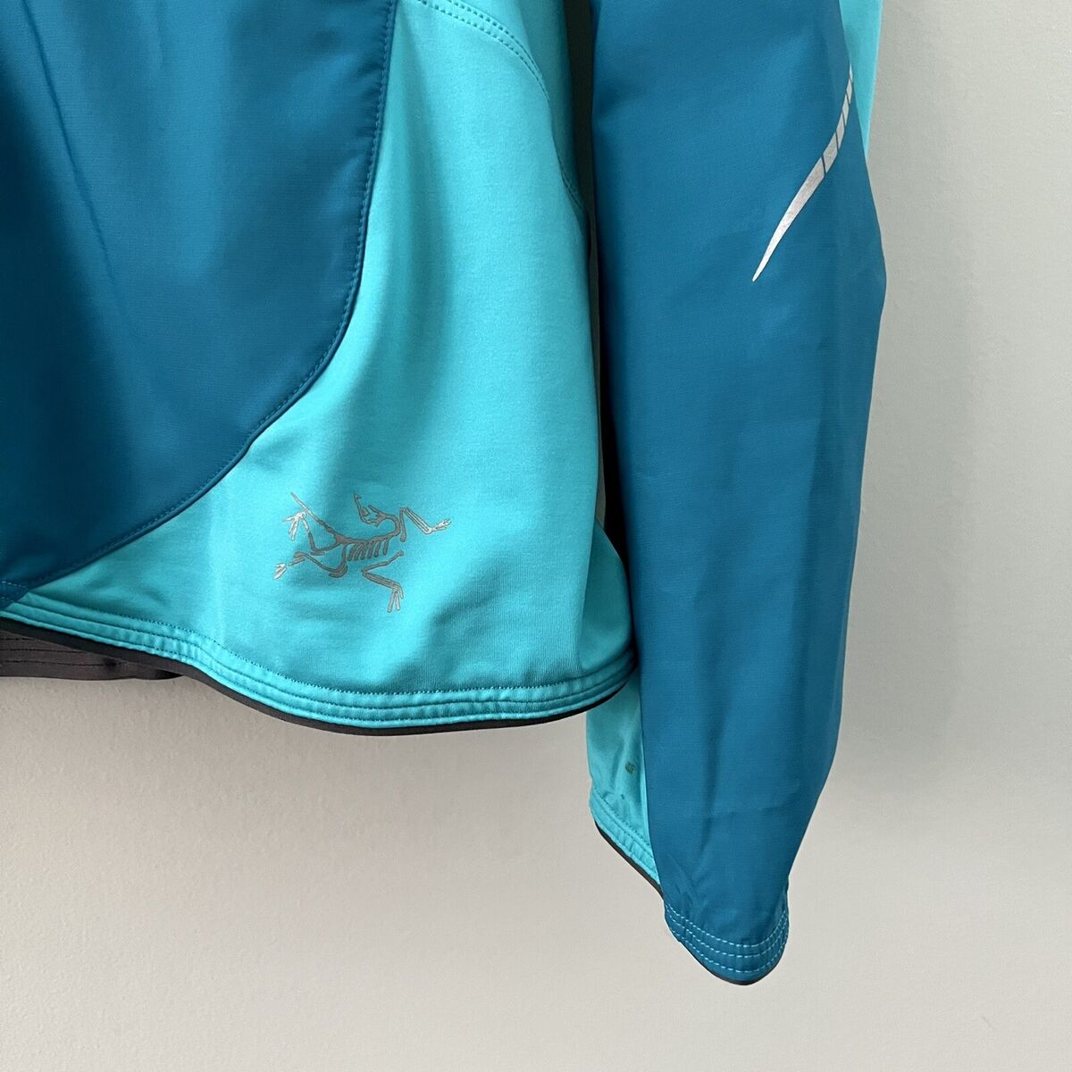 Arc'teryx Lightweight Running Jacket Full Zip Two Toned Blue Arc'teryx Lightweight Running Jacket Full Zip Two Toned Blue