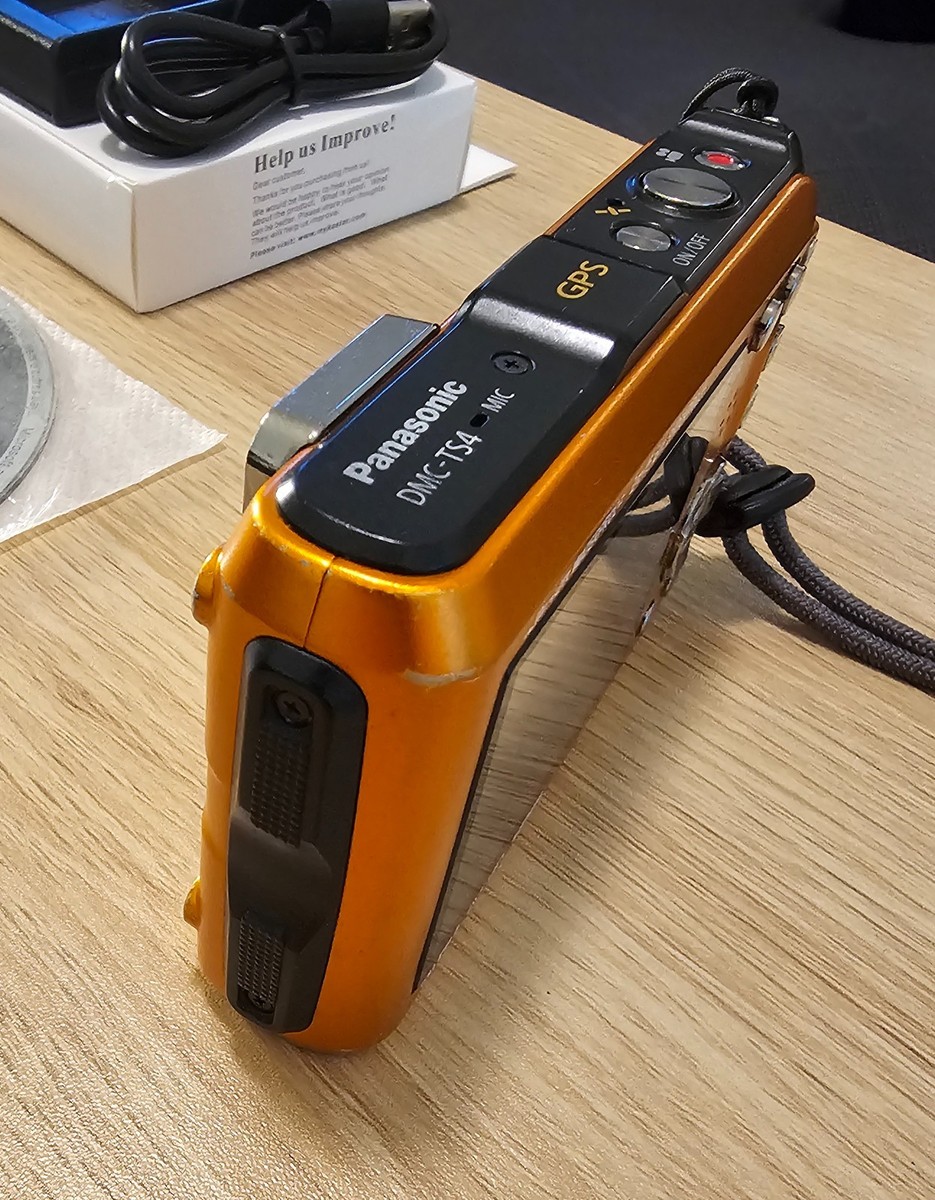 Panasonic LUMIX FT4 ブルー　本体　完動品　付属品完品　美品 20120131143733_742_.jpg