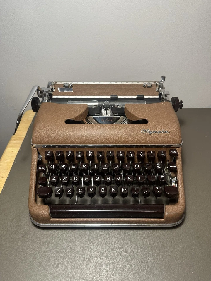 Antique 1958 Brown Olympia DeLuxe SM3 Vintage Typewriter  #1051274 - Image 2 of 4