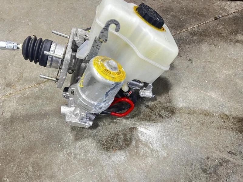 2005-2013 Toyota 4Runner Power Brake Booster Pump 8 W/Cylinder From 10/04 Used Foto 3 de 4