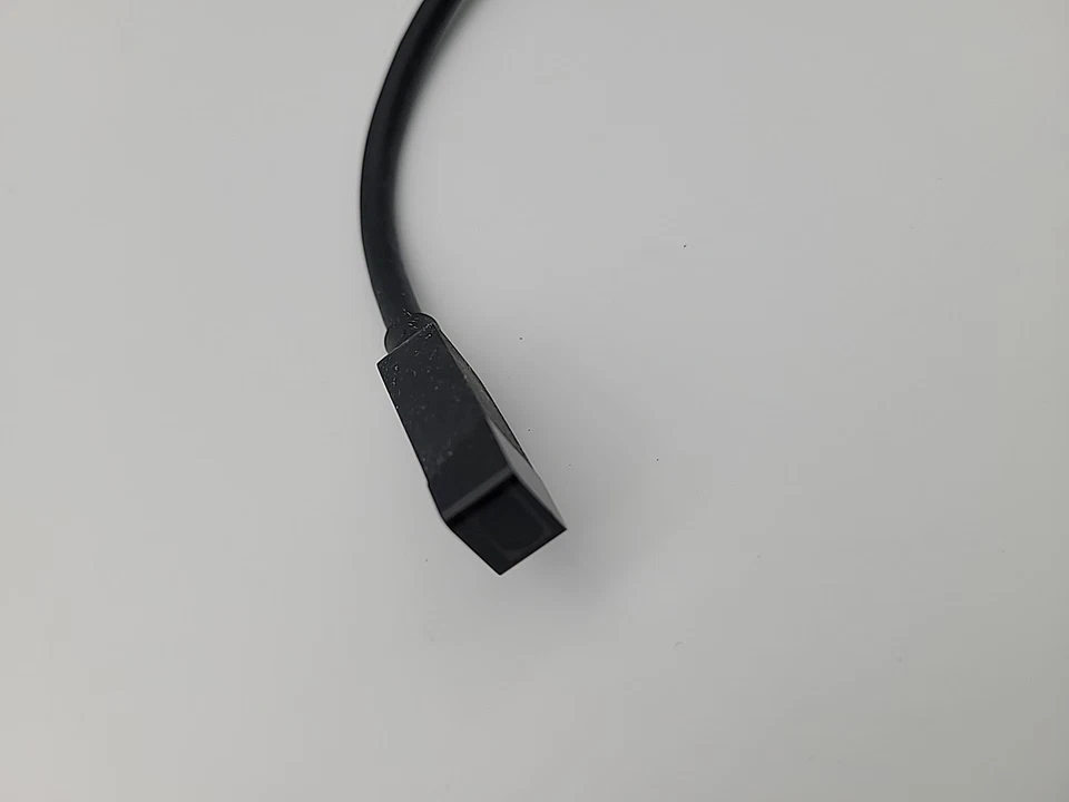 Microsoft - HD Digital AV Adapter for Surface and Surface 2 - Z2S-00013 - Image 4 of 4