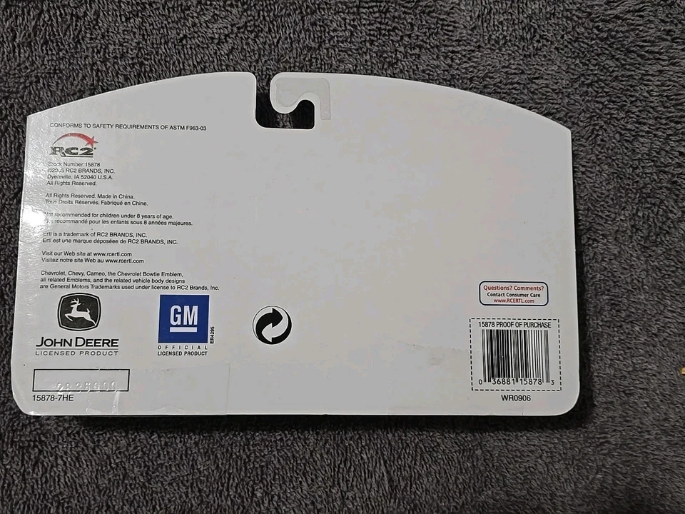 ERTL Decade Dynasties 1/64 John Deere Model 80 Tractor 1955 Chevy Cameo Pickup - Image 3 of 4