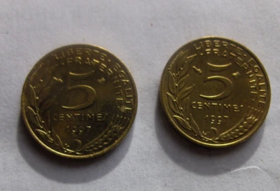 LOT 2 X 5 centimes Marianne 1997 - abeille centrée et décentrée - SPLENDIDE - Photo 1/2