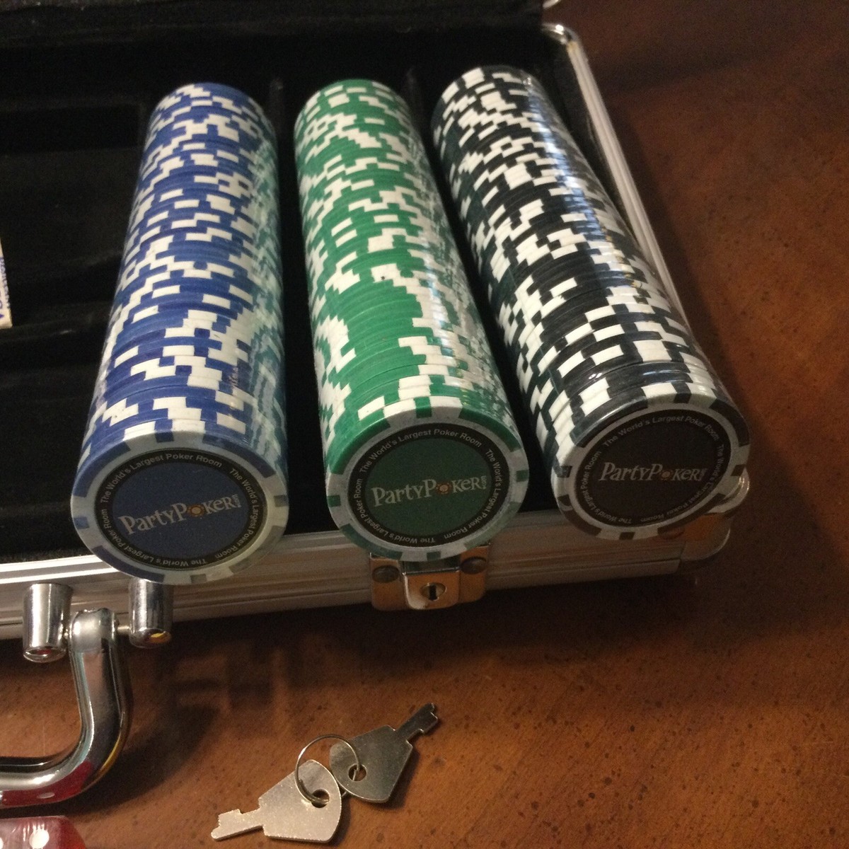 【希少】PokerStars チップセット(中古) Amazon.co.jp: 本物 激レア POKERSTARS ポーカースターズ チップ