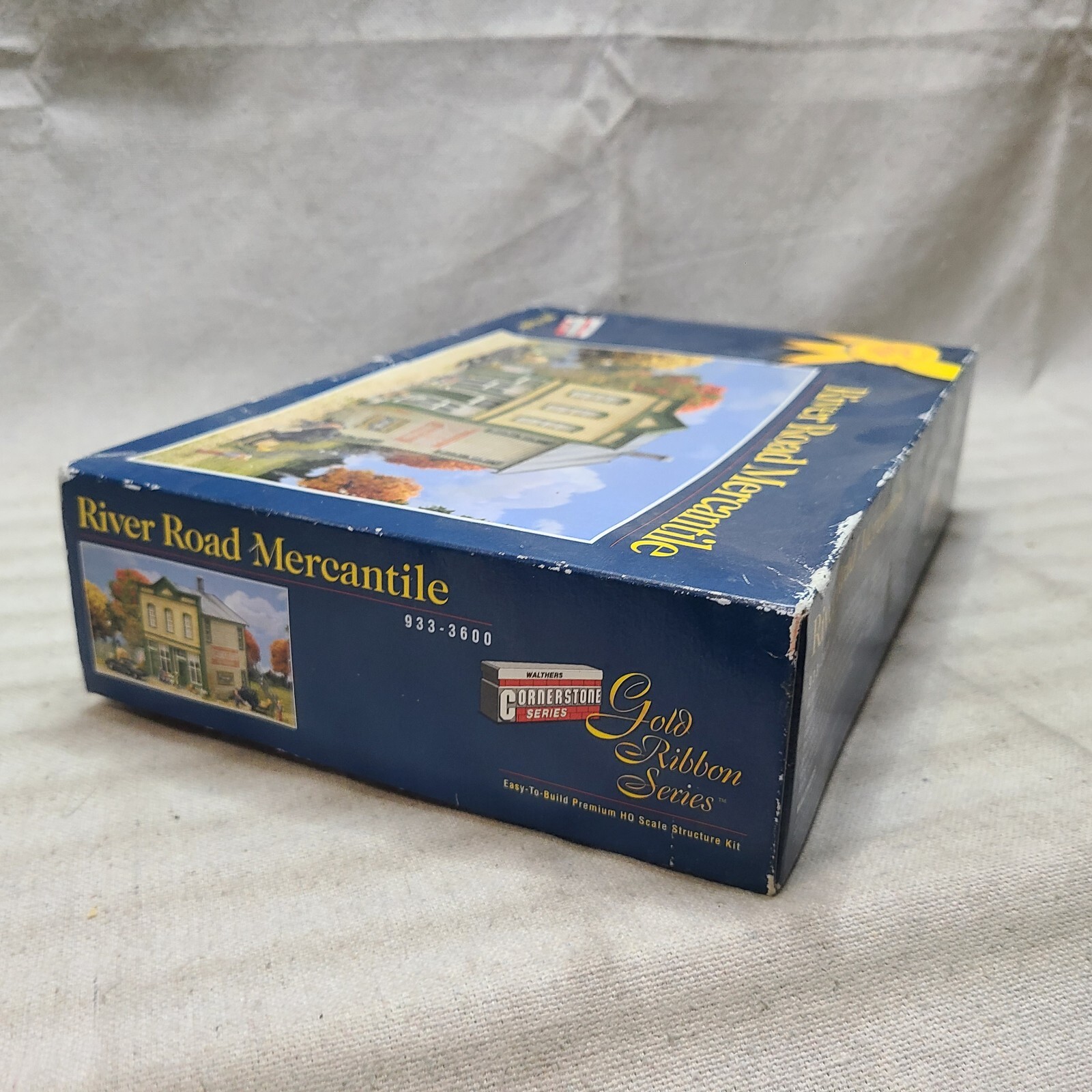 Walthers Cornerstone HO Scale River Road Mercantile Gold Ribon Series