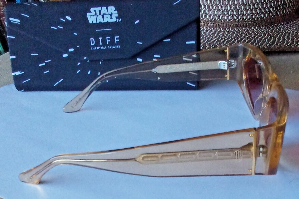 Star Wars Mandalorian x DIFF Sunglasses with Hyperspace Case 
