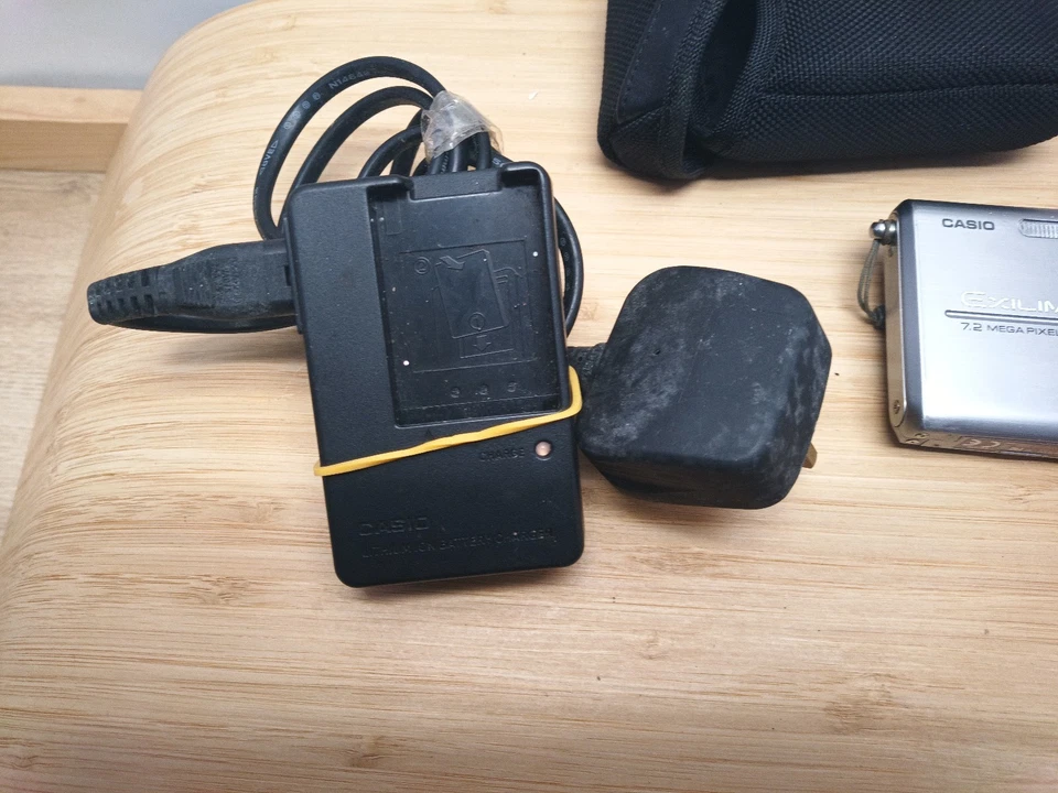 Casio Exilm Ex-z75 7.2 MP digital camera TESTED and WORKING with charger & case - Image 3 of 4