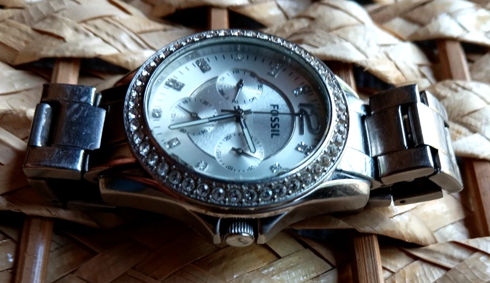 Fossil Riley ES3202 watch women's Pave Diamond accent silver tone 36mm 4 dials - Image 3 of 4