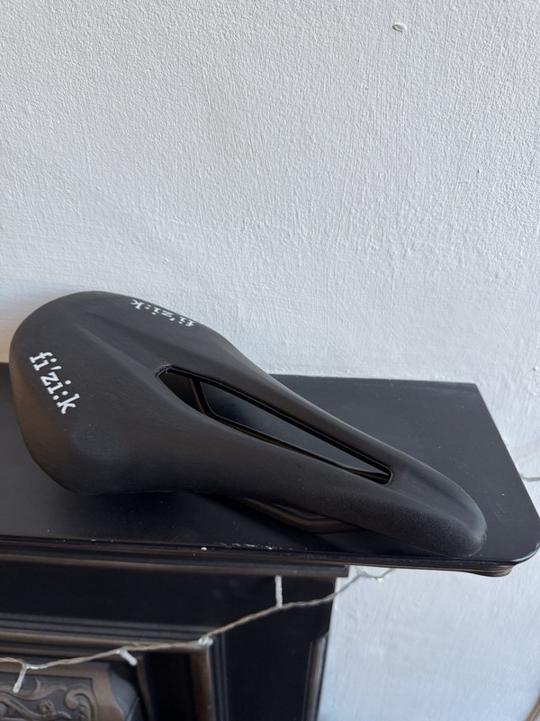 Fizik Vento Argo 00 140mm 75mm Rails Carbon Saddle