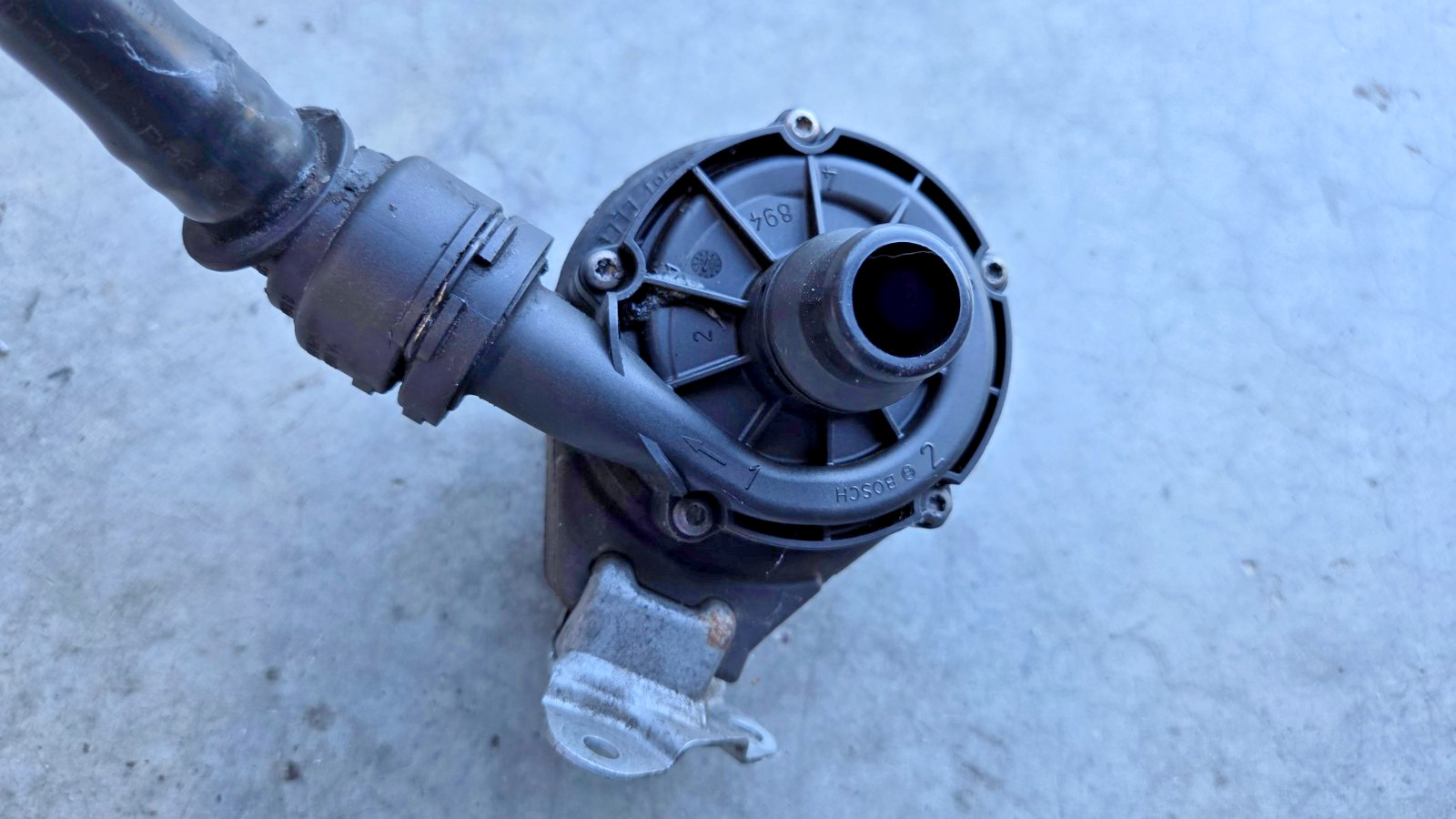 BMW i8 2014-2020 Auxiliary water pump