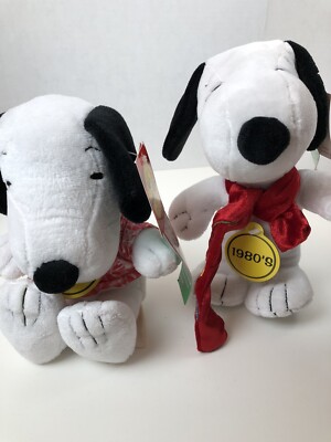 NEW SNOOPY Plush PEANUTS 2009 Celebrate 60 Years 1980/'s Style Ornament Scarf