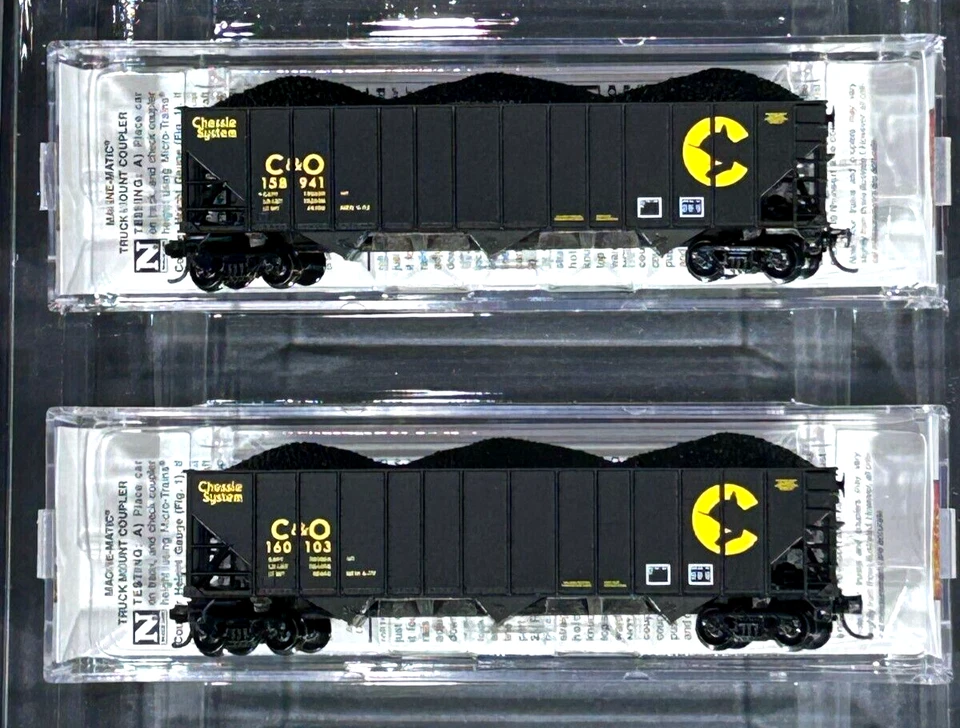 MICRO-TRAINS N SCALE 4-PK 100-TON 3-BAY OPEN HOPPERS CHESSIE STSTEM 98300217 - Image 3 of 4