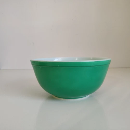 Pyrex Primary Green Mixing Nesting Bowl #403 Vintage 2 1/2 Qt USA