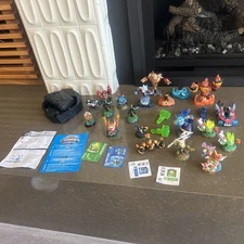 Skylanders Wireless Mobile Portal With Controller Untested/Skylander Spyros BULK