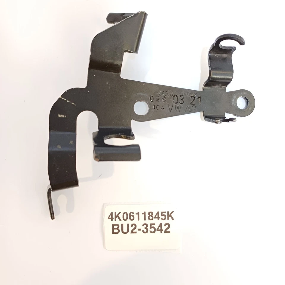 Soporte de línea hidráulica de freno inferior trasero Audi S6 2019-2025 4K0611845K Foto 2 de 4