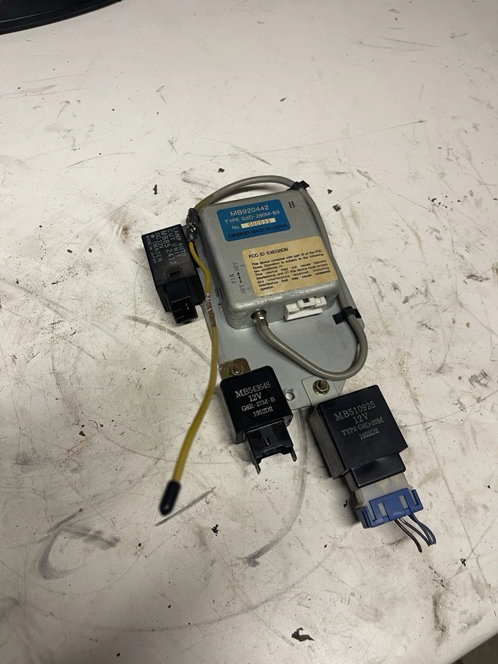 Módulo de controle de entrada sem chave Mitsubishi 3000GT Dodge Stealth MB920442 compatível com 91-96 - Imagem 3 de 3