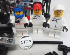 Lego McLaren Mercedes Pit Stop 75911 Speed Champions 100% Complete Set 332 Piece