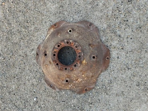 International 464 Utility IH Tractor original rear wheel center for rim to hub