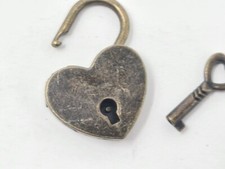 Decorative Functioning Heart Lock with Key for Metal Buckle Catch Bronze C059