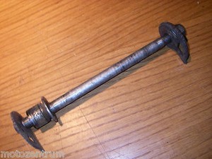 HINTERACHSE RADACHSE RAD ACHSE BOLZEN Radschraube Radbolzen axle SUZUKI DR 650