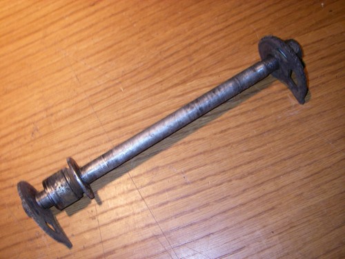 HINTERACHSE RADACHSE RAD ACHSE BOLZEN Radschraube Radbolzen axle SUZUKI DR 650