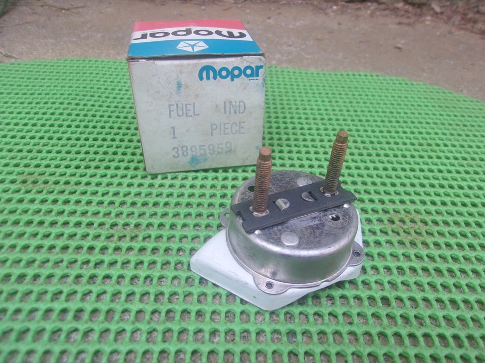 Dodge B100 B200 B300 1971-1977 furgoneta NOS MoPar medidor de gasolina combustible Foto 2 de 2