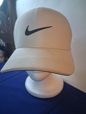 Nike Classic99 White Vented Breathable Dri Fit Fitted Golf Cap. Size M/L.