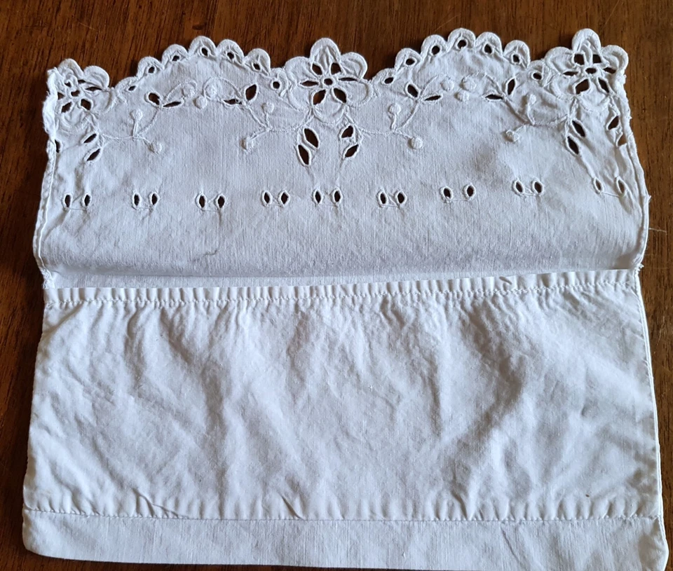 LINGE ANCIEN - RANGE SERVIETTE en coton brodé - Photo 2/3
