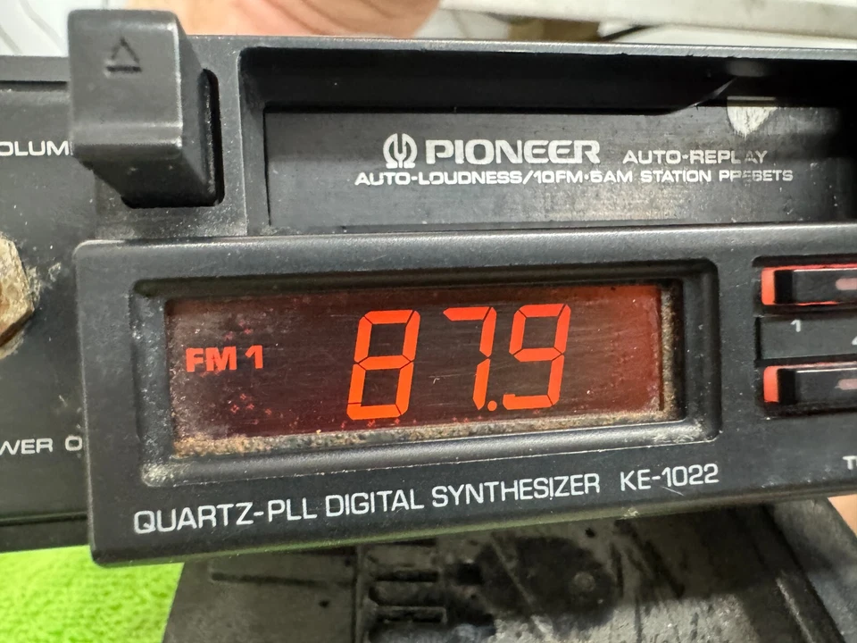 Vintage Pioneer KE-1022 Cassette Deck Player Quartz-PLL Digital Synthesizer - Image 2 of 4