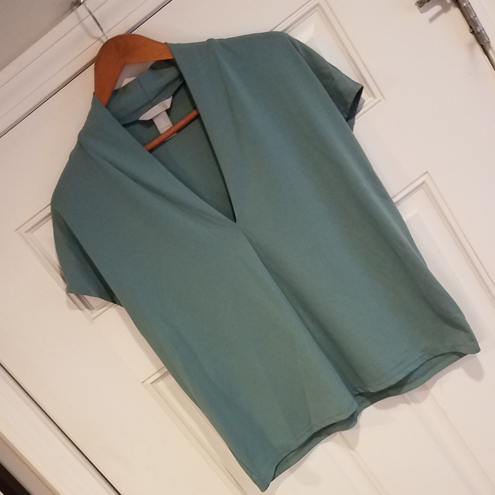 H&M Green Sleeveless Top Size Large V Neck Stretch Office S-3