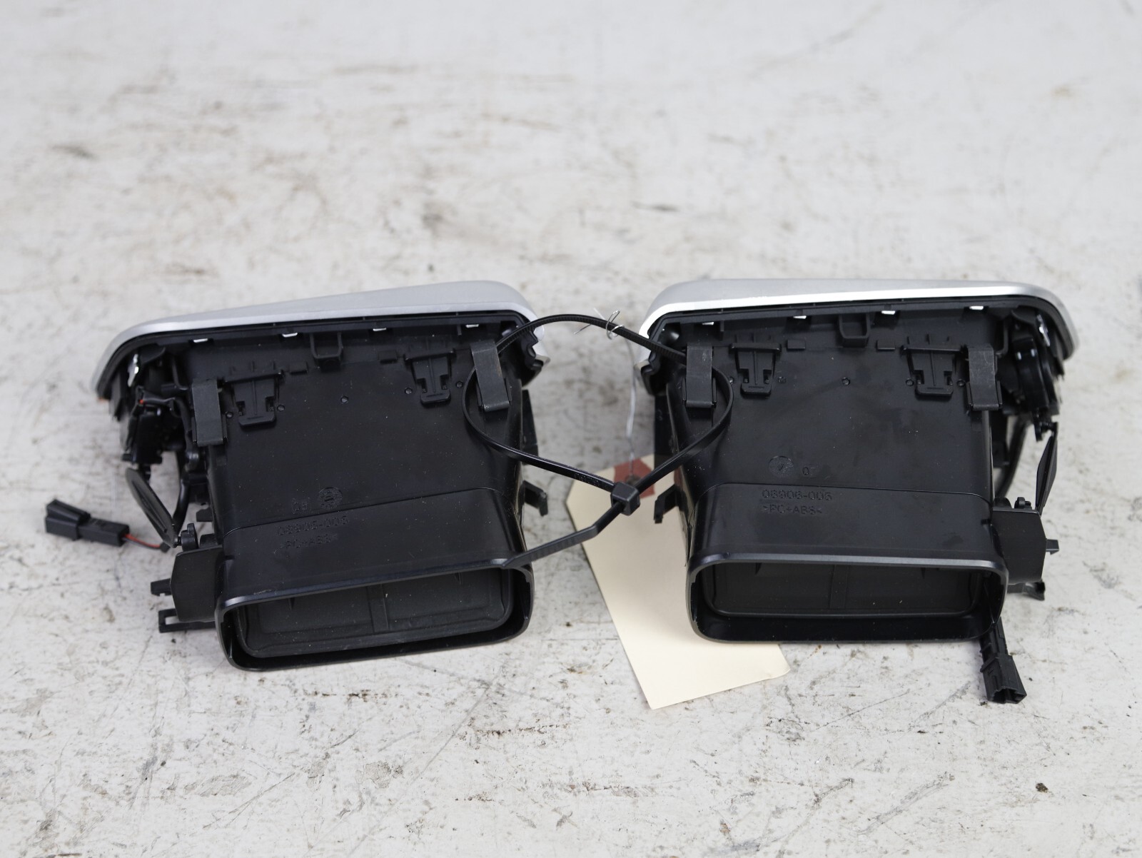 14-20 MASERATI GHIBLI DASH LEFT RIGHT SIDE OUTER AC AIR VENT GRILLE OEM 52K