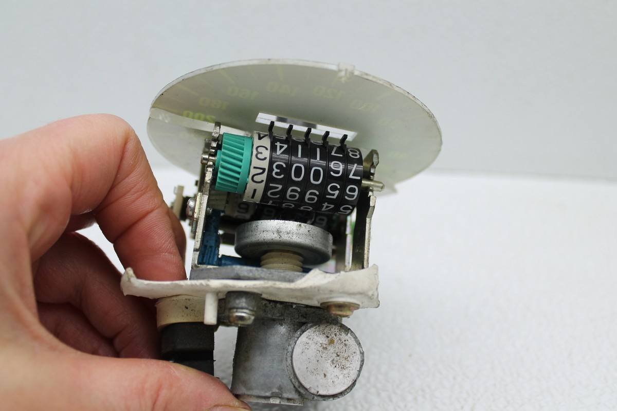 1983-1986 GPZ ZX750 ZX550 SPEEDOMETER KILOMETERS TACHOMETER METER