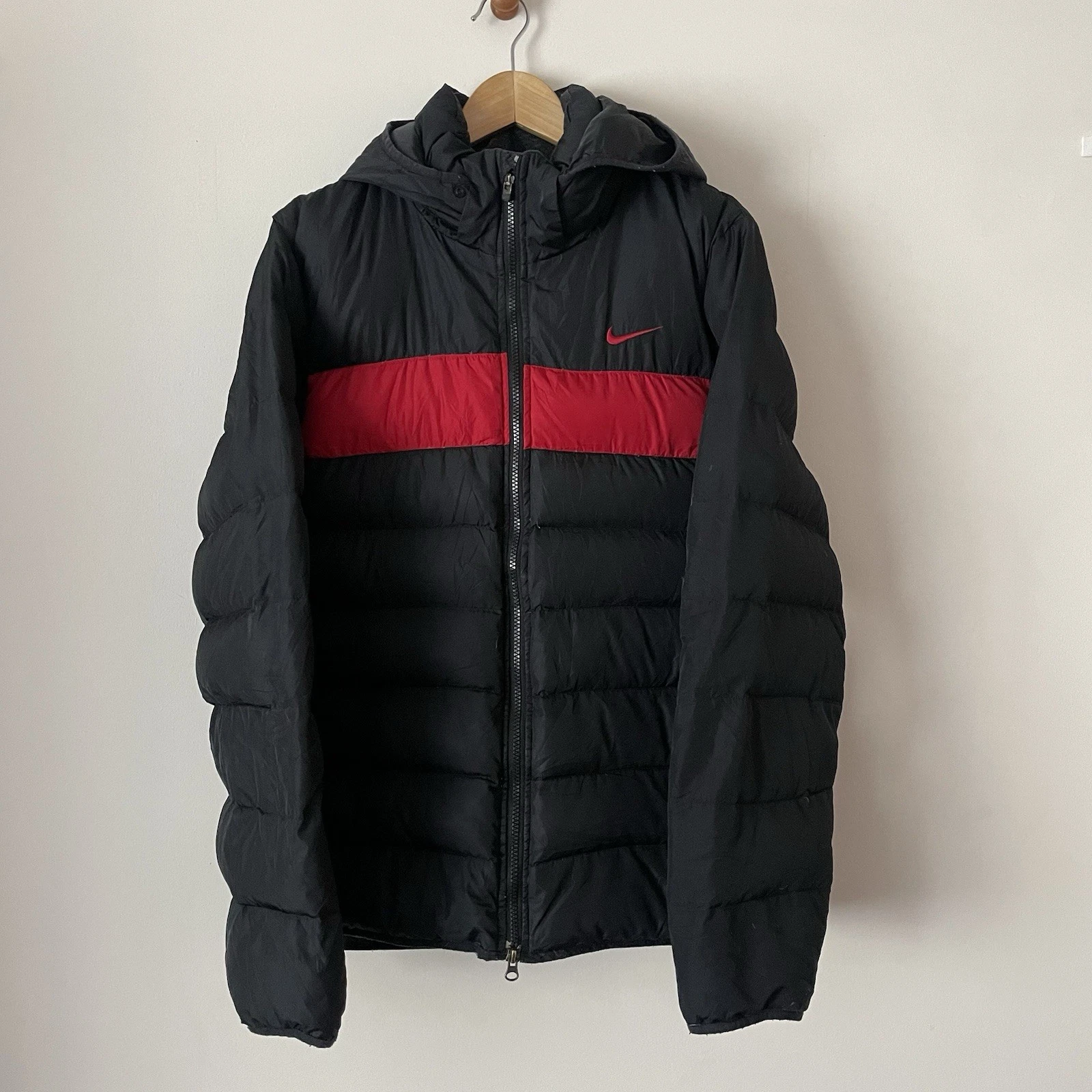 Nike Storm Fit Men's Hooded Puffer Jacket Medium M Black Red Down Filled