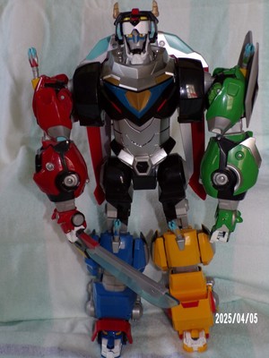 Toynami Voltron Ultimate Edition 16 inch Action Figure - 10130
