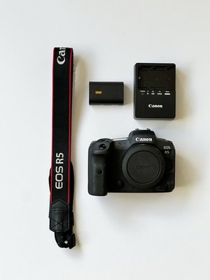 **MINT** Canon EOS R5 45.0MP Mirrorless Camera --  Low Usage