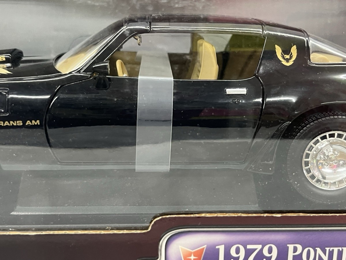 1/18 Yat Ming Road Signature 1979 Pontiac Firebird Trans Am T/A