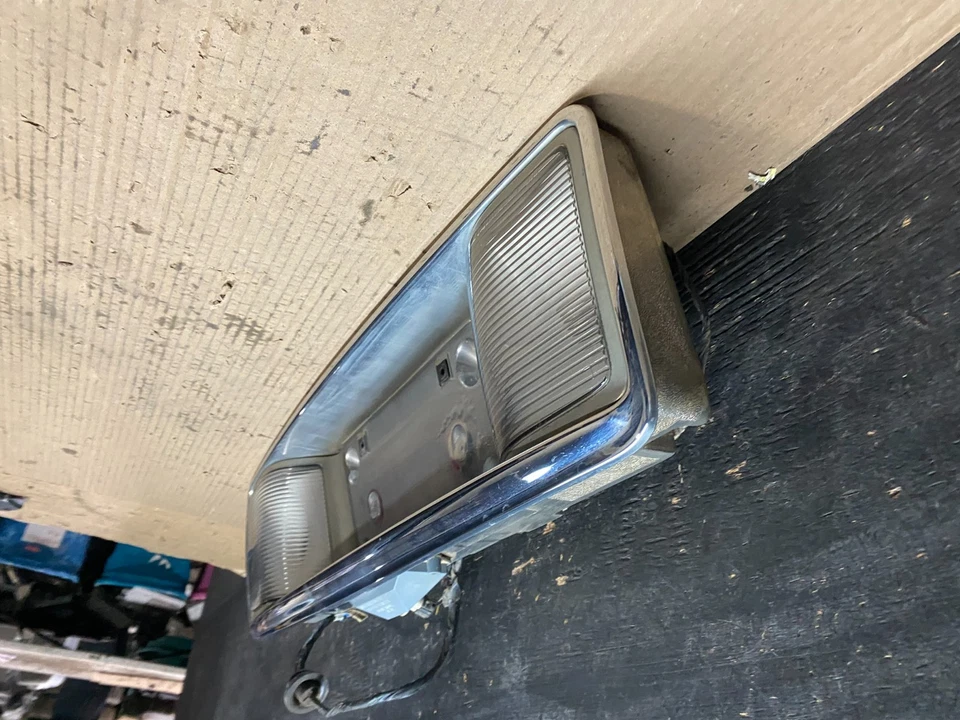 Cadillac DeVille 1994-1999 maletero trasero respaldo matrícula panel de luz v2498 DG Foto 3 de 4