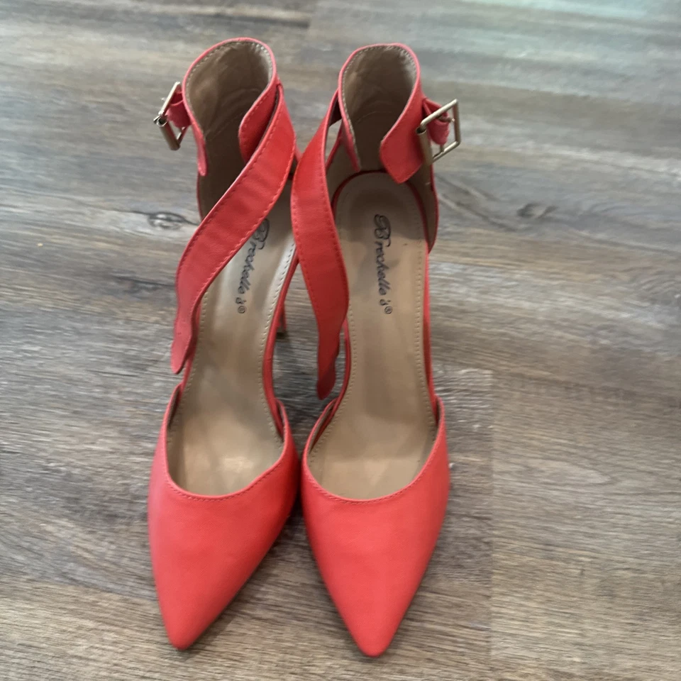 Tacones Breckelles Isabel Talla 8.5 Foto 4 de 4