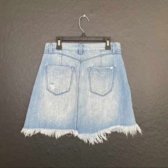 Saia curta jeans retrô Bebe Y2K tamanho 29 lavagem leve aisemétrica desgastada anos 90 - Imagem 4 de 4