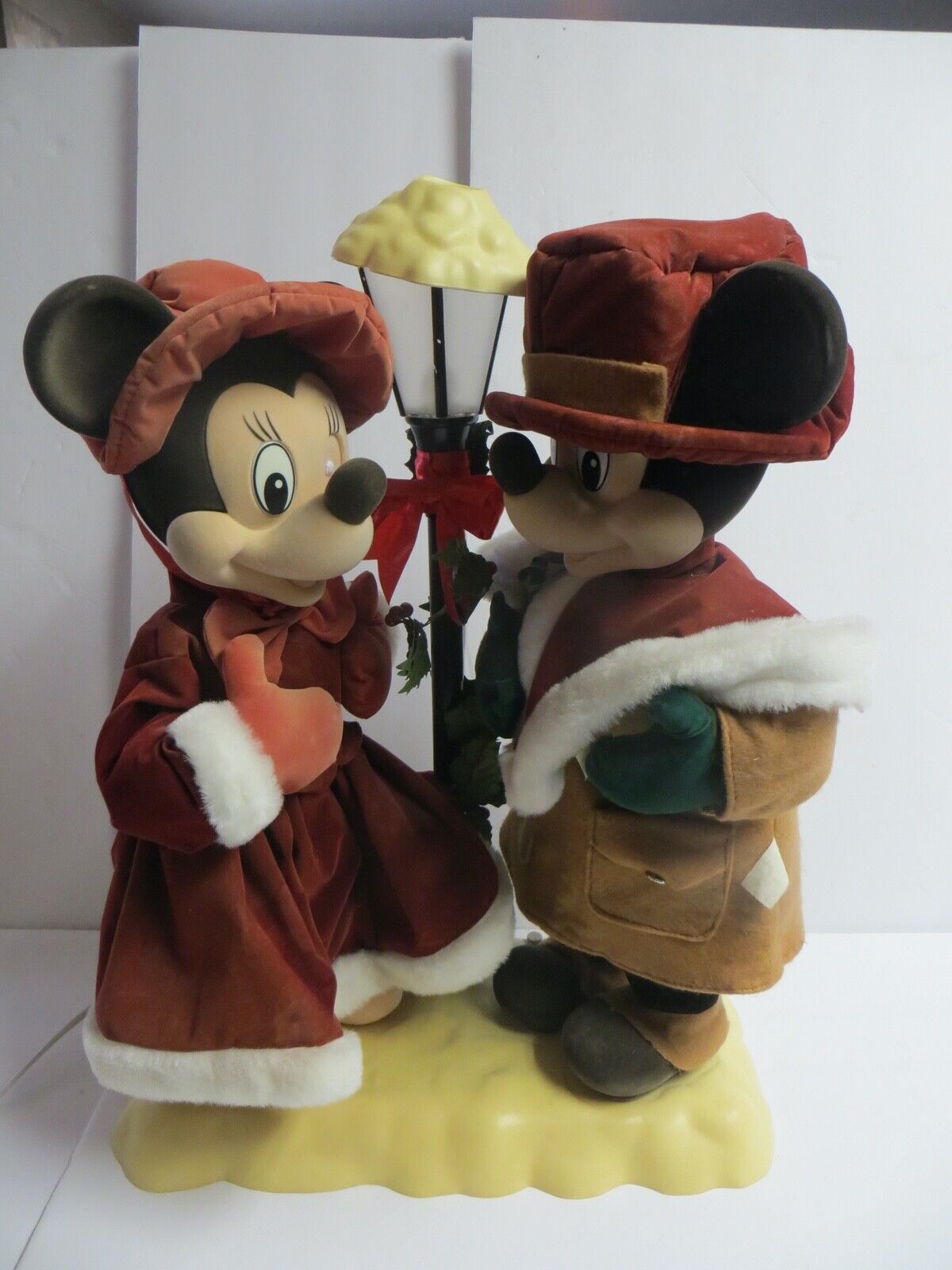 Vintage Disney Mickey Minnie Mouse Animated Christmas Display E-Z- Decor  Outlet | eBay