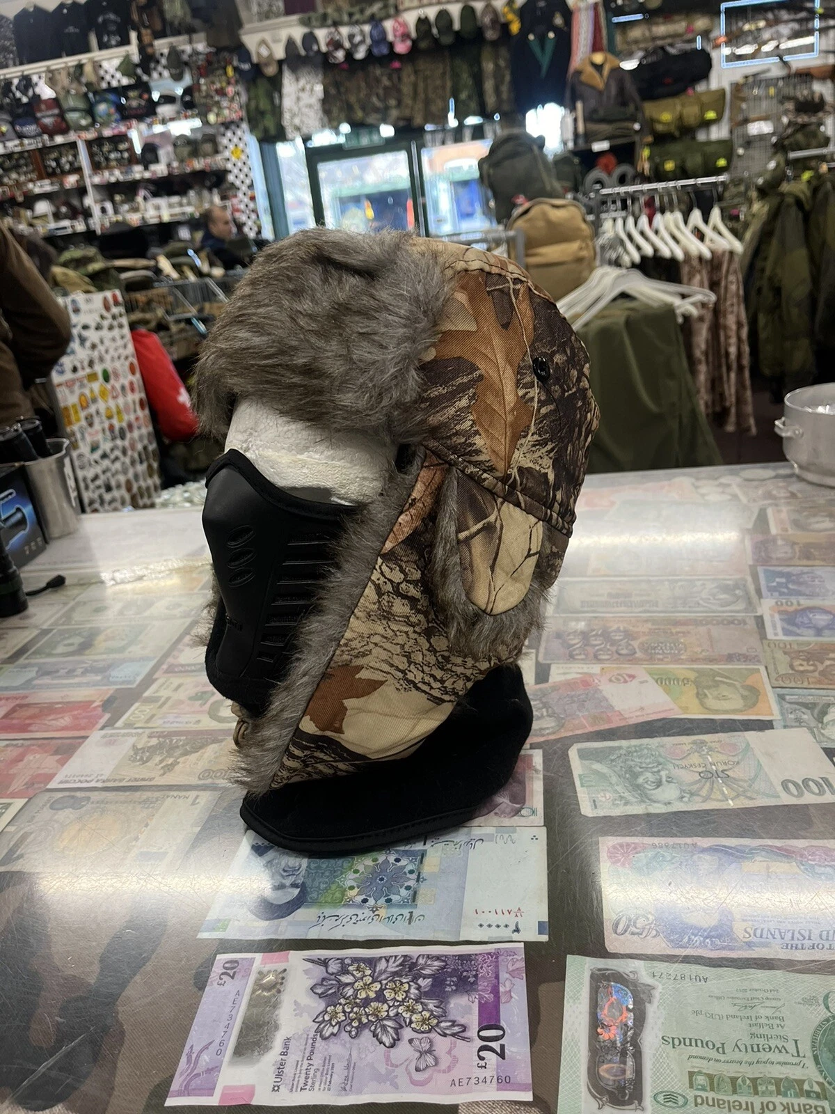TREE AUTUMN CAMO WINTER HAT WITH FUR ONE SIZE LARGE/XL WITH WINTER FLEECE MASK!!