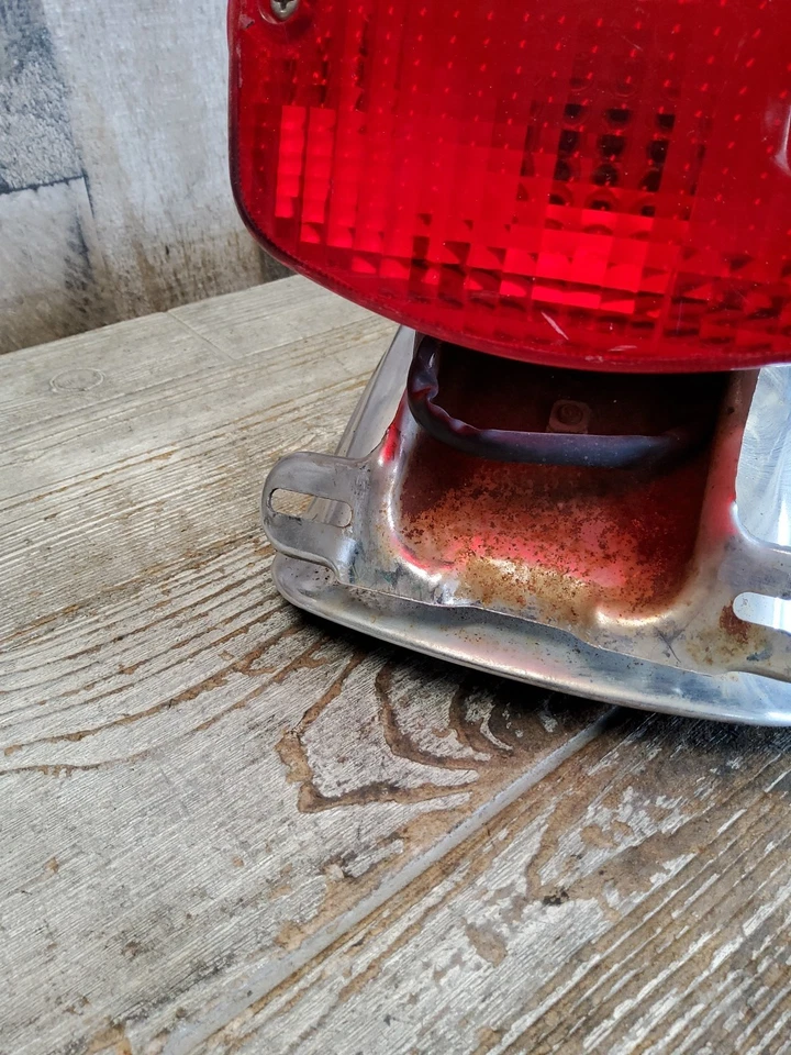 1981 81 81-83 Kawasaki KZ750 KZ 750 LTD Rear Back Outer Wheel Fender Taillight  - Image 2 of 4