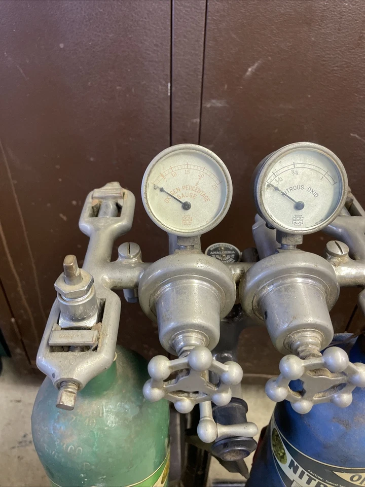 Antiguo Dental Flowmaster Sedación Nitrosa + Tanque de Oxígeno Dentista De Colección Foto 2 de 4