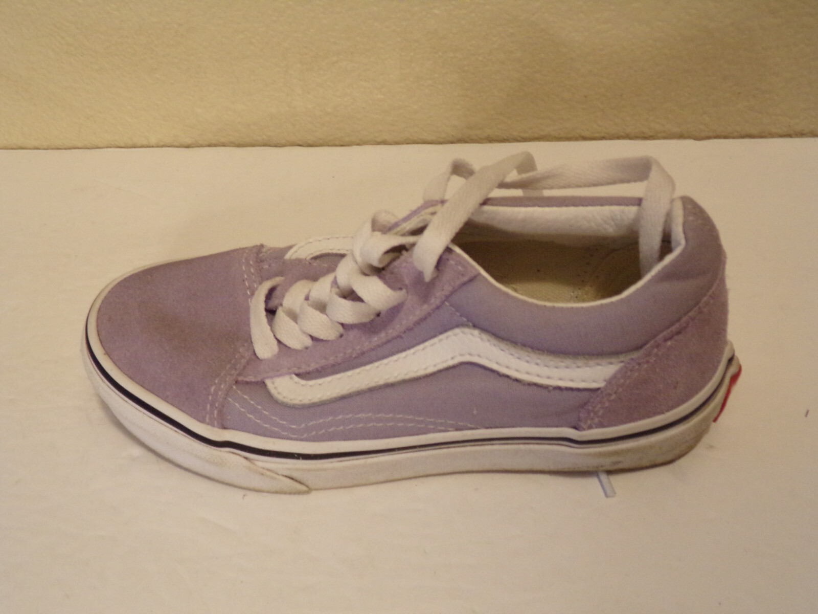 Vans Youth Size 1 Lilac Skateboard Shoes 721356-image