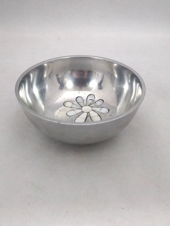 TOWLE Asterfield 5" cuenco de aluminio con incrustaciones madreperla Aster flor plato de inmersión Foto 2 de 4