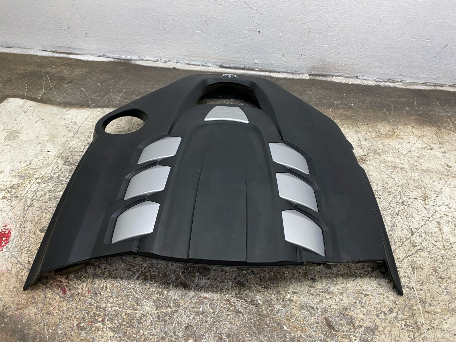 2017-2024 MASERATI LEVANTE OEM 3L V6 ENGINE MOTOR APPERENCE COVER TRIM PANEL
