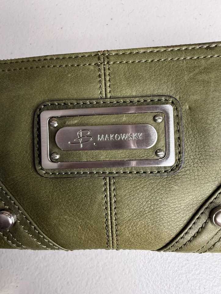 B Makowsky Cartera de Cuero Verde Oliva con Cierre de Cremallera Foto 2 de 4